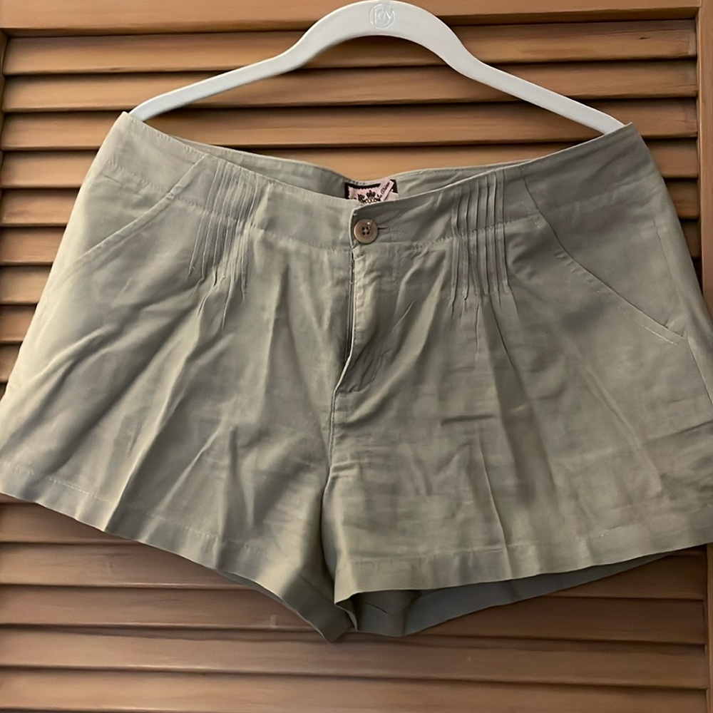 Ladies linen shorts